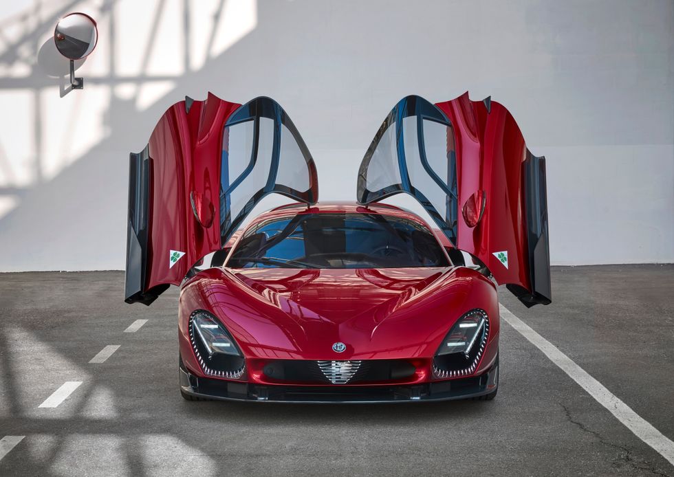 The Alfa Romeo 33 Stradale Returns to the Monza Circuit in Modern Form ...