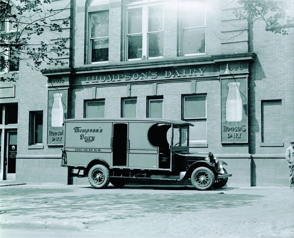B&W period image of a 1925 Graham dairy truck parked in a profile position.