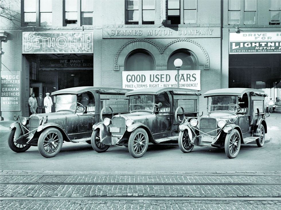 B&W period image of  three 1925 Graham truck models parked in a front 3/4 position.