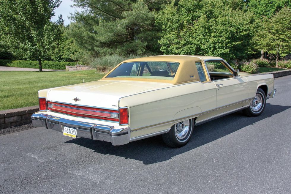 The 1977 Lincoln Continental Town Coupé was bigger and cheaper than the ...