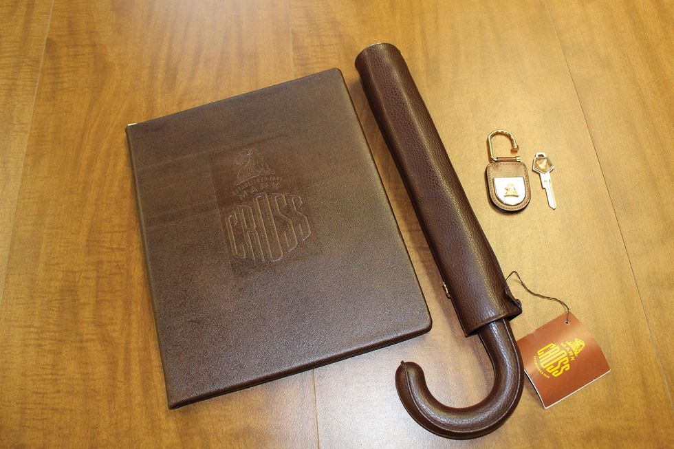Color image of umbrella, key, key chain and leatherette portfolio that came with the Chrysler LeBaron Medallion Mark Cross edition.