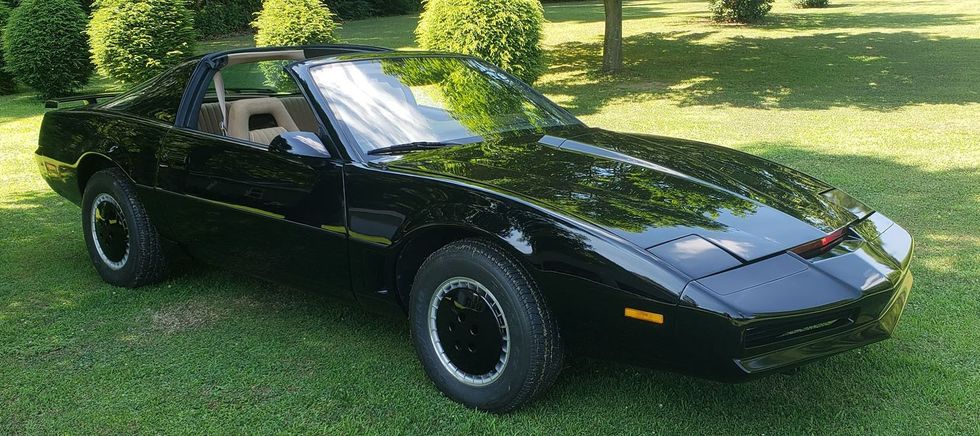 Fundstück des Tages: KITT von Knight Rider lebt mit dieser Nachbildung eines Pontiac Trans Am von 1982 weiter