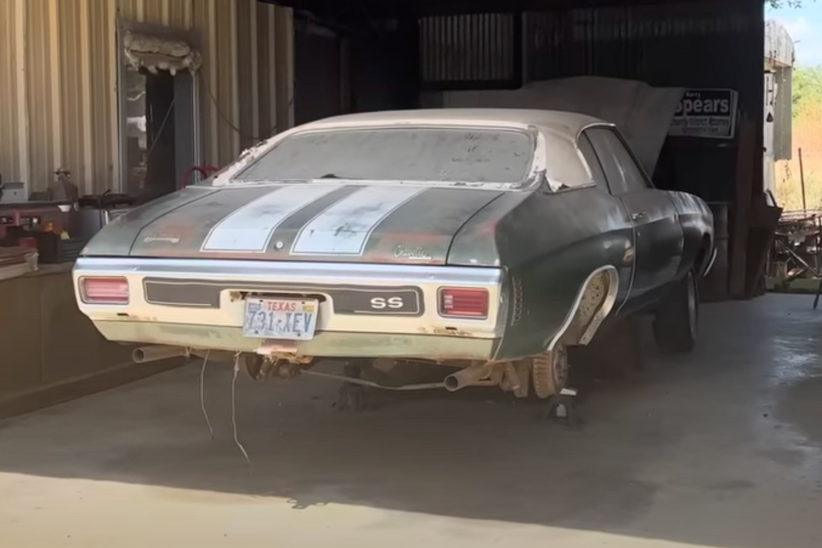 Video: Historic 'Barn Find' Revealing Several Corvettes Features