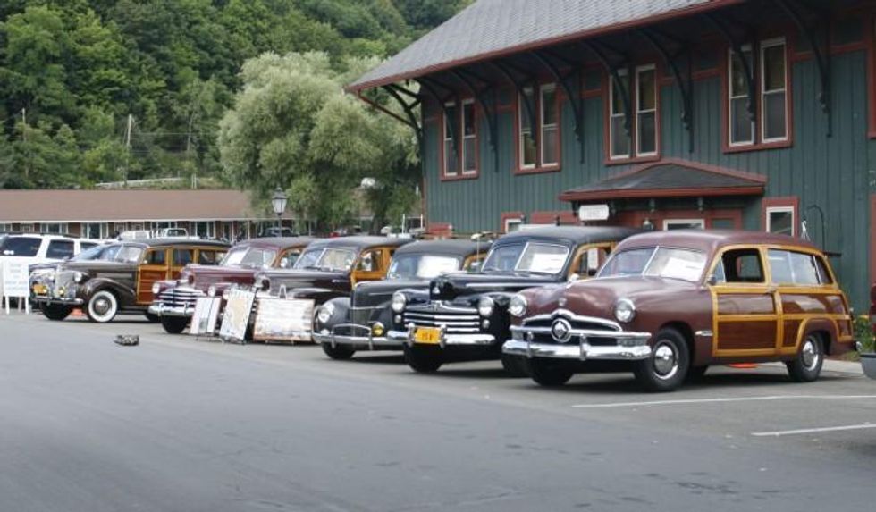 Event Coverage Wooden boat and woodie car show in Hammondsport, New