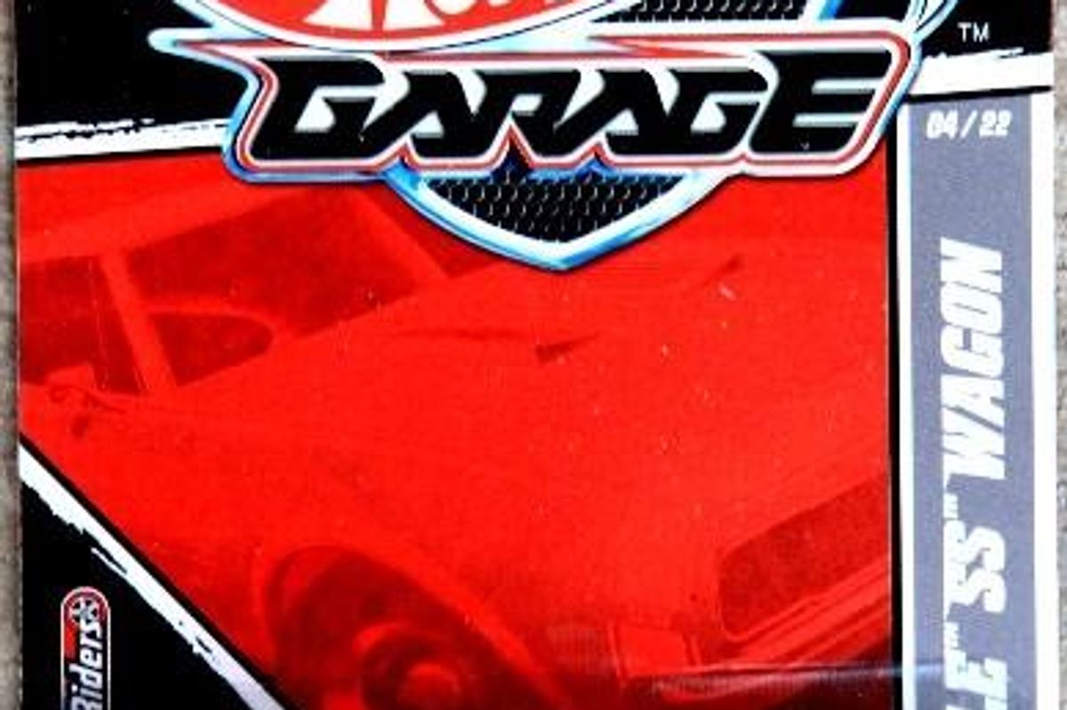 Hot Wheels Garage Ford vs GM '67 Shelby GT500