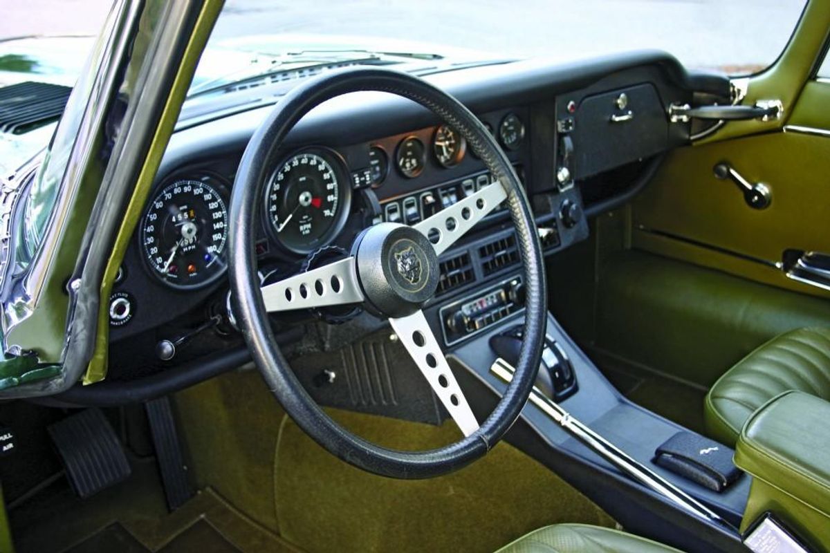 Jaguar's Sports Car Grows Up - 1971-1974 Jaguar E-Type V-12 Series III