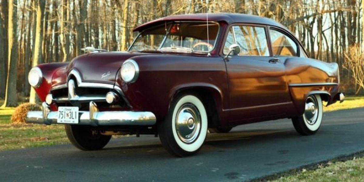 Quebra-cabeça 1951 Henry J Classic Car