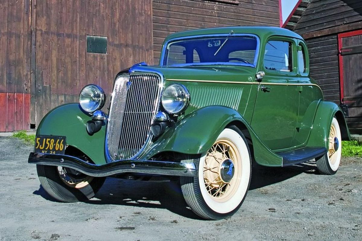 The Backyard Club - 1934 Ford De Luxe Coupe
