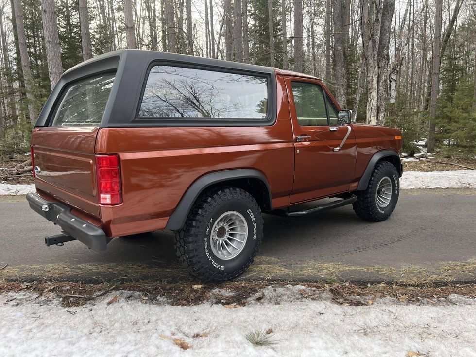 Ford Pick-Ups & Bronco 1980-96 by Chilton