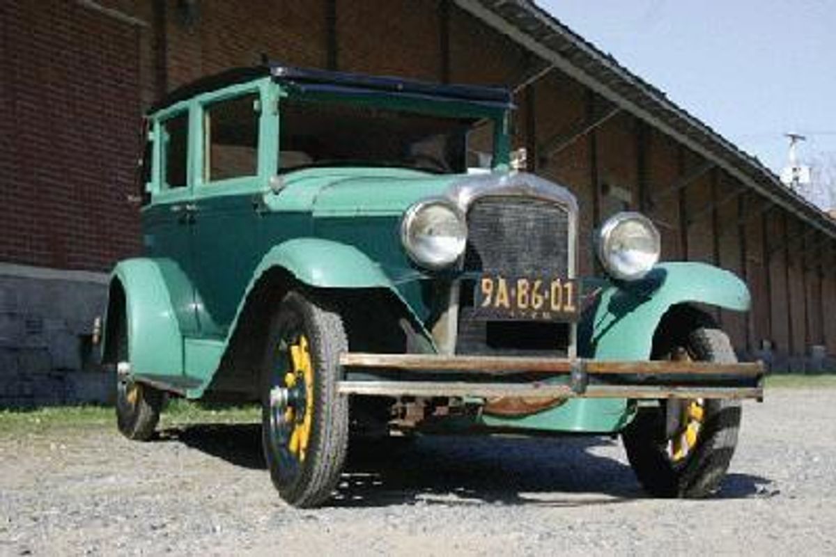 1928 Pontiac Sport Landau Sedan