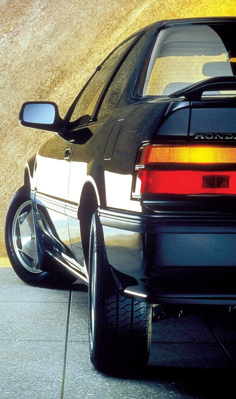 Clever fourwheel steering makes the 1988’91 Honda Prelude Si 4WS more