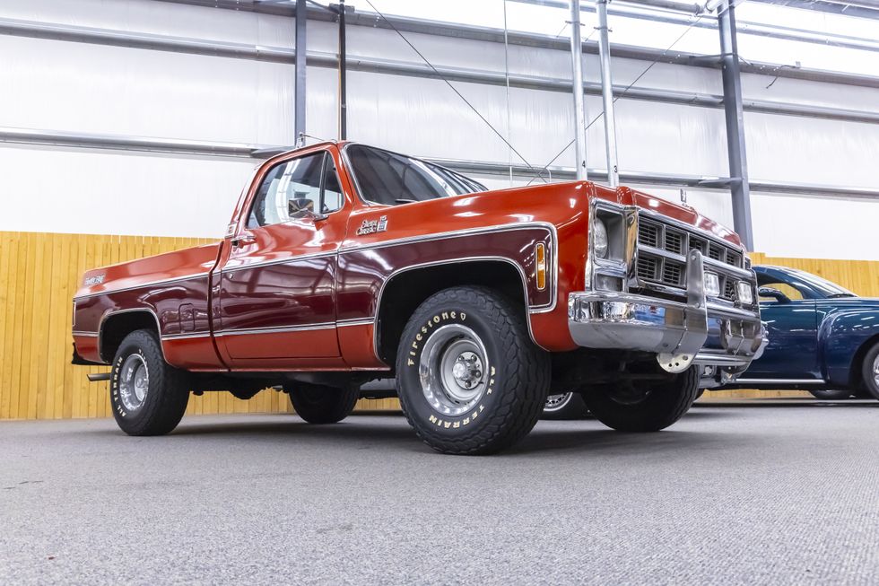 What is a GMC C15 Heavy Half Square Body Pickup Truck?