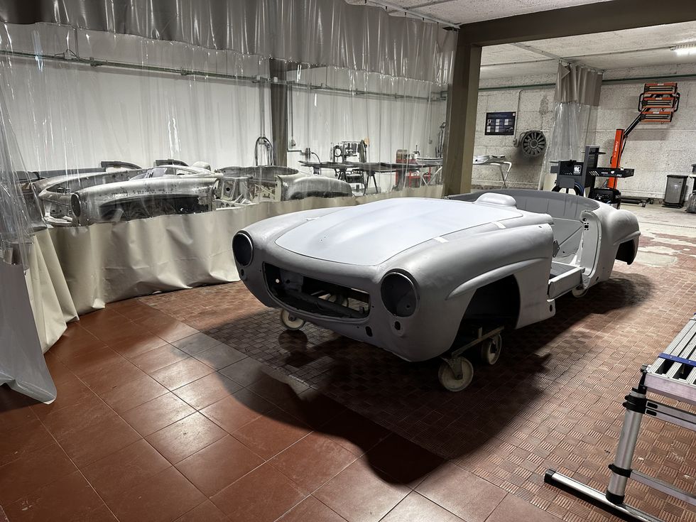 Museu do Caramulo - Mercedes 190 SL undergoing restoration