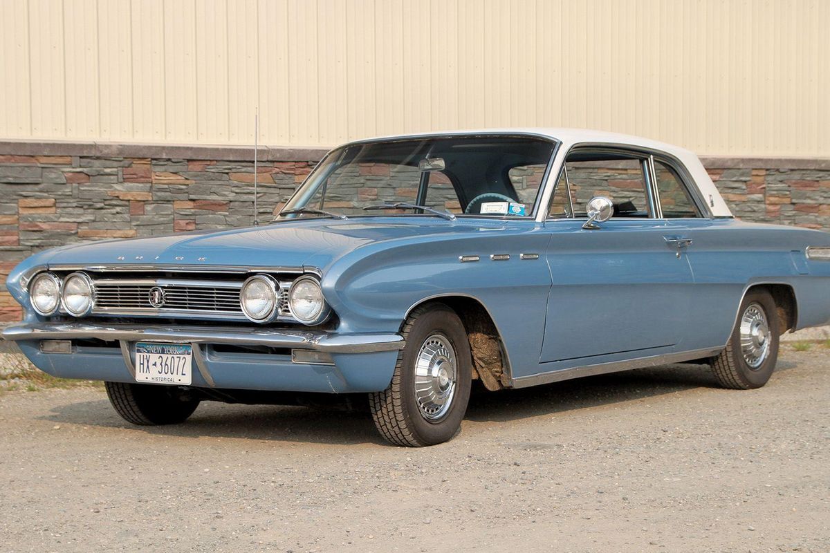 1961 Buick Skylark Catalog and Classic Car Guide, Ratings and Features