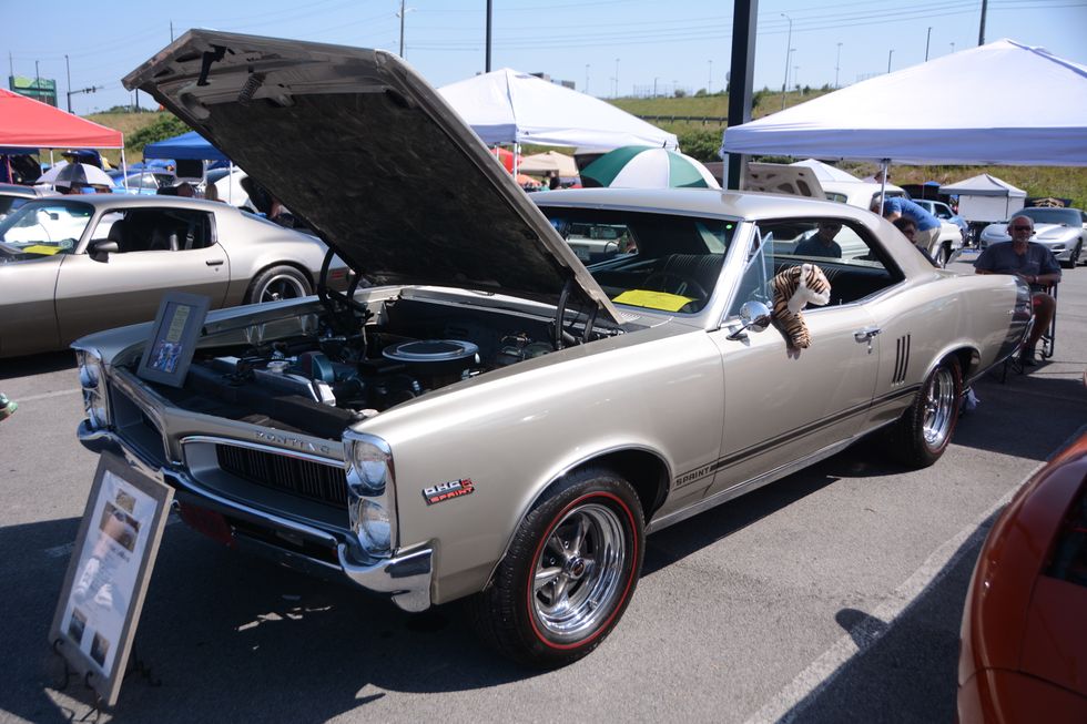 Pontiacs in Pigeon Forge 2023: 1967 Pontiac Le Mans Sprint