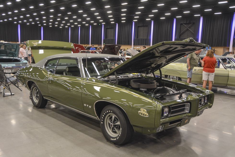 Pontiacs in Pigeon Forge 2023: 1969 Pontiac GTO 