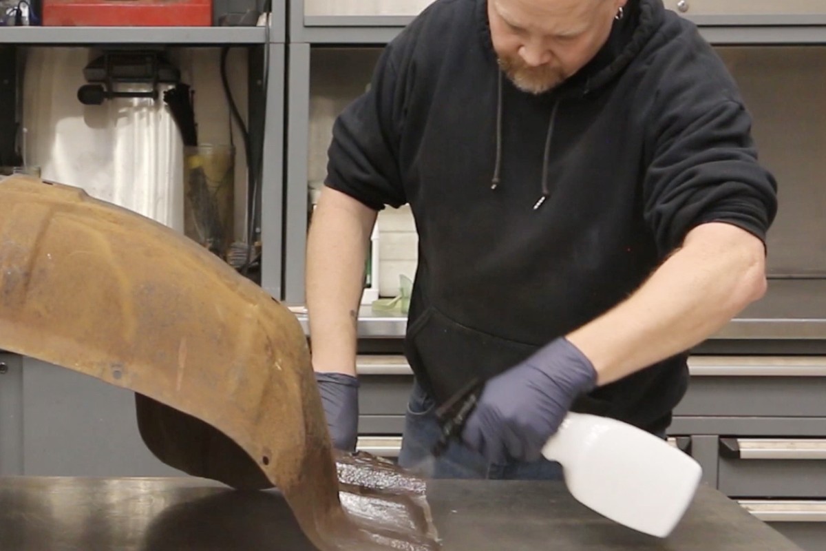 POR-15 - Using POR-15 Cleaner Degreaser to clean the surface