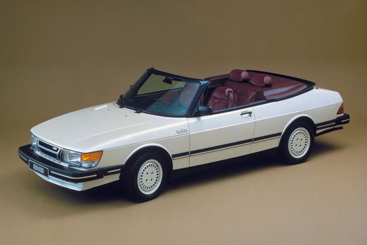 Saab 900 Convertible - Front 3/4