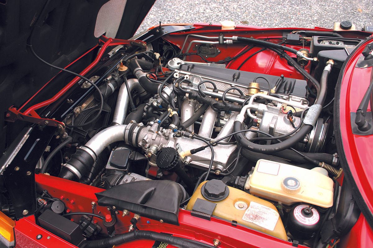 Saab 900 engine bay