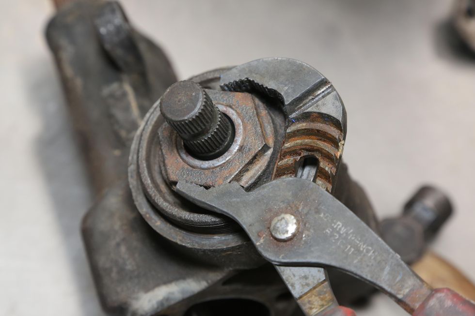 How to rebuild a manual steering box and eliminate sloppy steering
