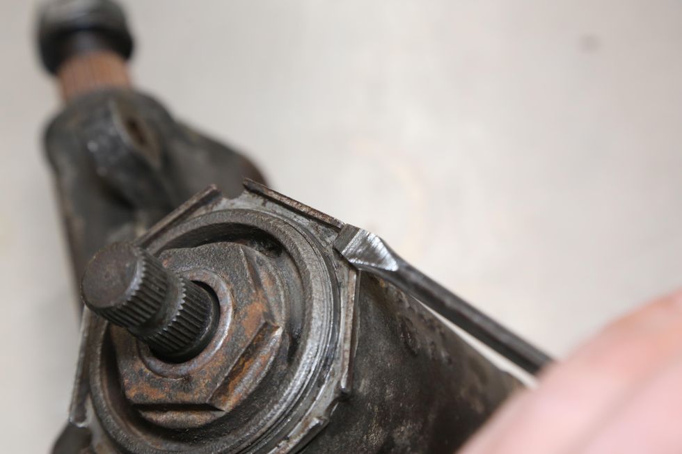 How to rebuild a manual steering box and eliminate sloppy steering