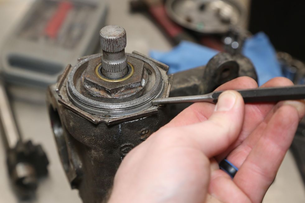 How to rebuild a manual steering box and eliminate sloppy steering ...