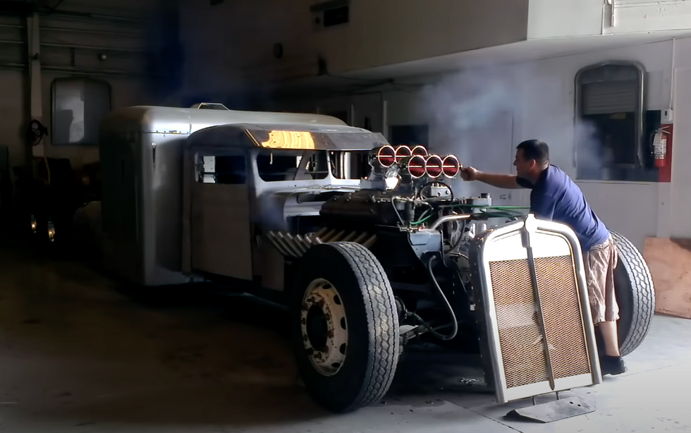 Video: Listen to 12 Minutes of Big Vintage Engines Firing Up