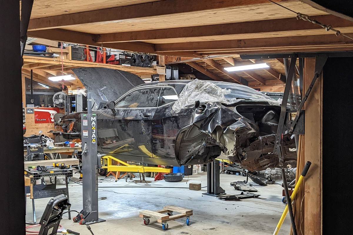 Wrecked 2012 Dodge Challenger SRT8 donor vehicle